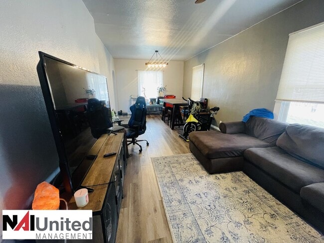 Building Photo - 5 bedroom, 2.5 bath home located on the Westside or Sioux City