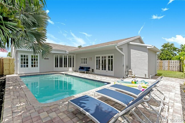 Building Photo - 16643 Redwood Way