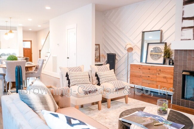 Building Photo - 2156 Byrum Ave