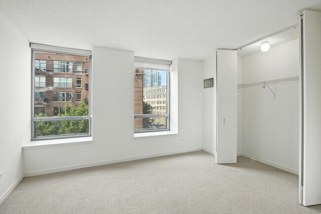 Building Photo - 515 N Kingsbury St