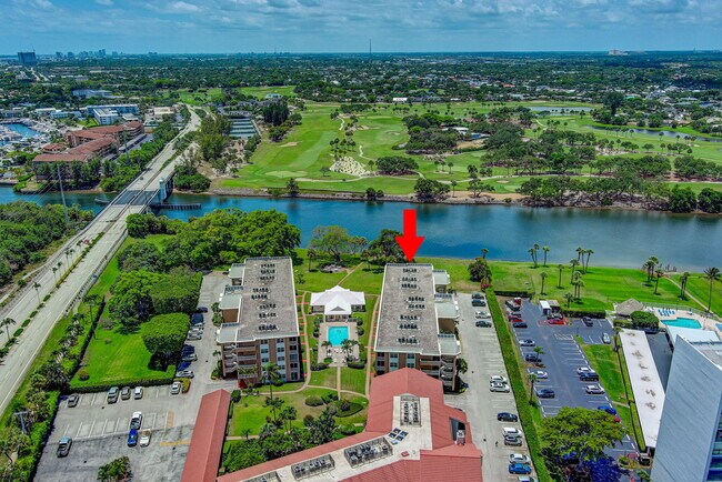Building Photo - 308 Golfview Rd