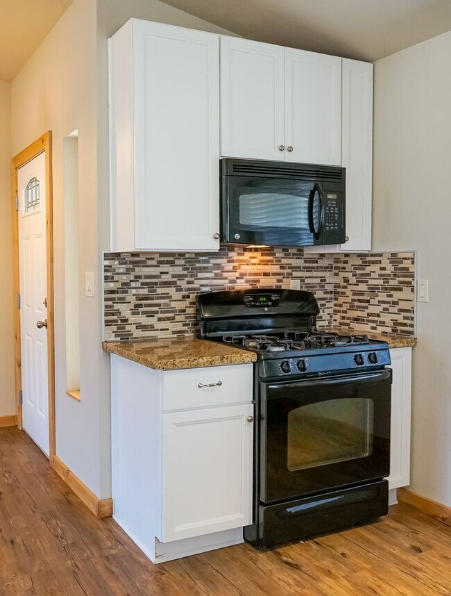 Building Photo - Three Bedroom Home in Hayden