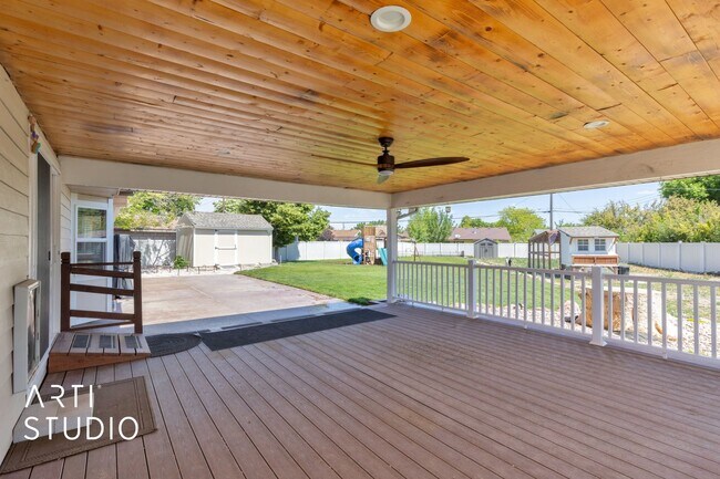 Building Photo - **Stunning 4-Bedroom Home with Modern Amen...