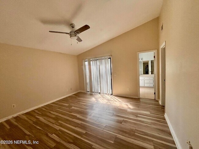 Building Photo - 5449 Fort Caroline Rd