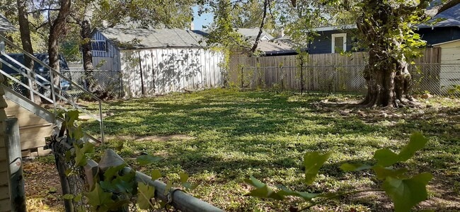 Building Photo - Spacious 3 Bed, 1 Bath Near Historic Fairmount- 76104