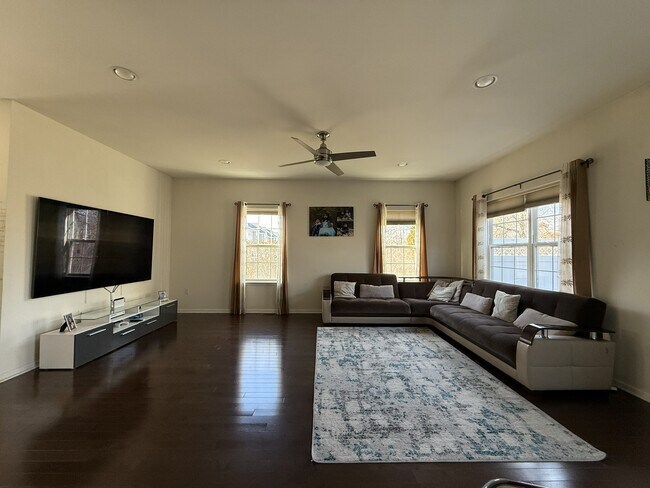 Building Photo - 60 Andrews Way