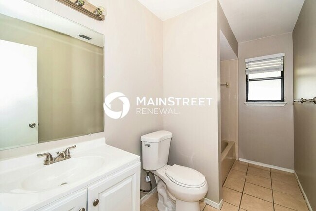 Building Photo - 3 Bedroom Pet-Friendly Home in Jacksonvill...