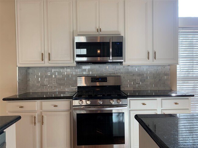 Building Photo - 406 Fowler St