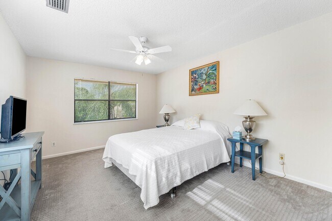 Building Photo - 816 Windermere Way