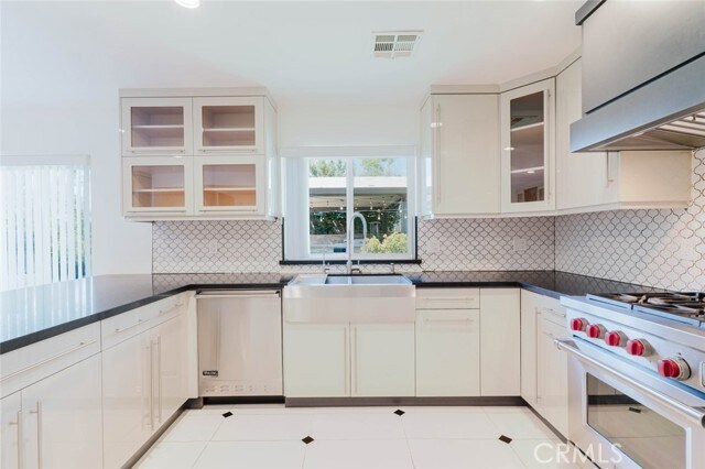 Building Photo - 7305 Verdugo Crestline Dr