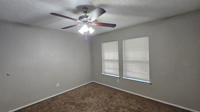 Building Photo - 18015 Autumn Hills Dr