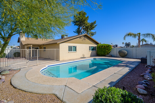 Backyard with salt pool - 8569 E Garfield St