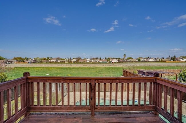 Building Photo - 1561 Spring Ct