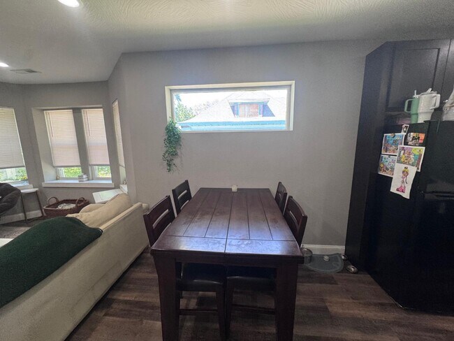 Building Photo - 453 S Main Ave