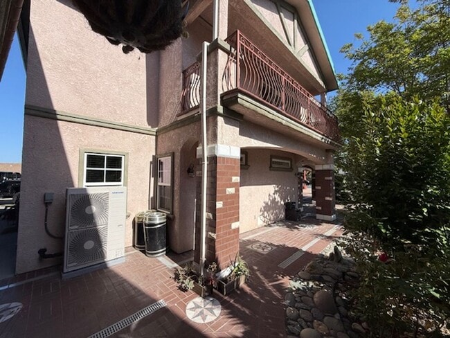 Building Photo - 2-Story Rodeo Home with Beautiful Spacious...
