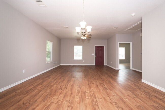 Building Photo - 204 S 13th St