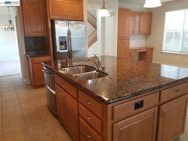 Building Photo - 199 N Alta Dena St