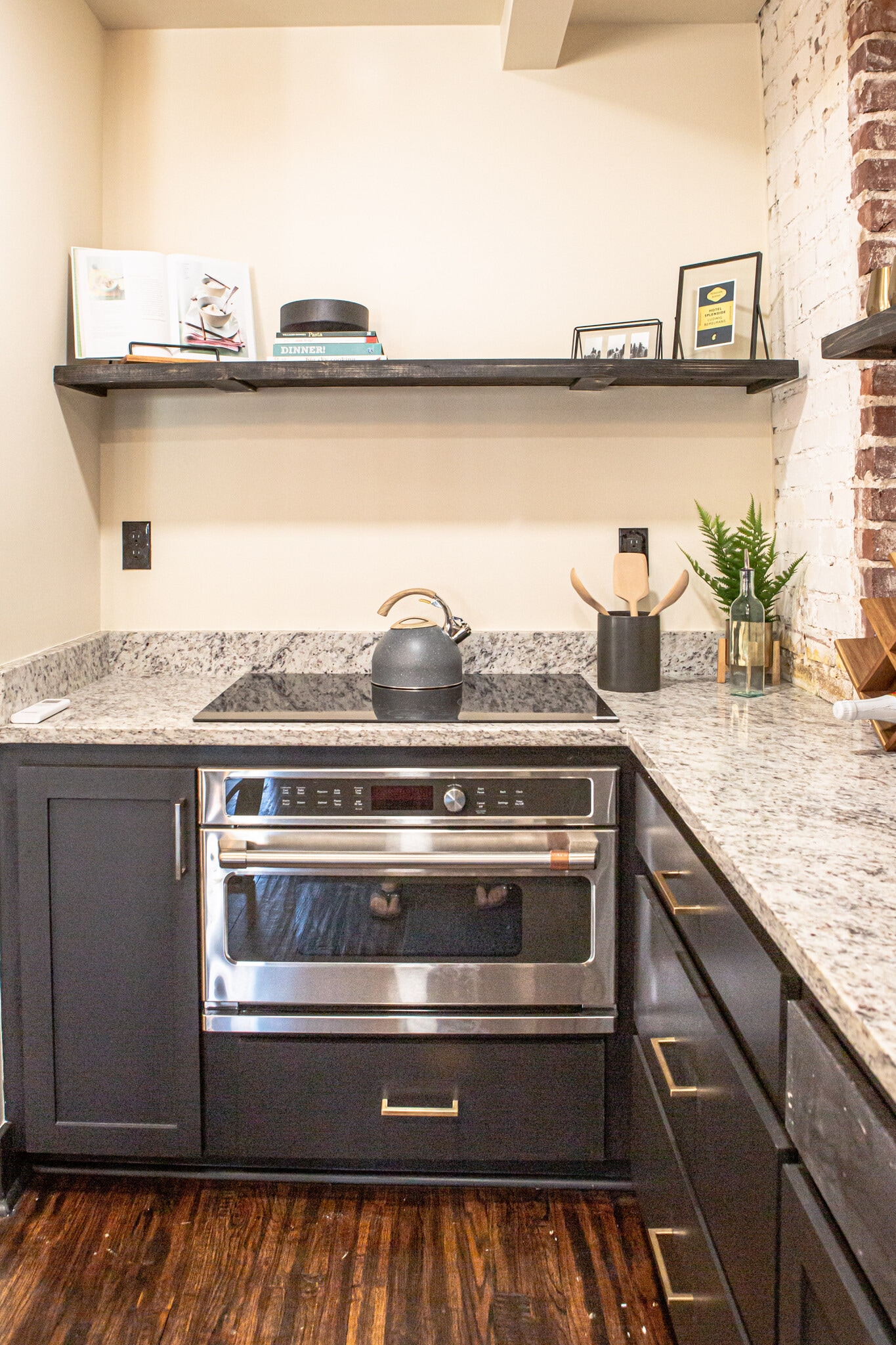 Building Photo - 144 E 21st St