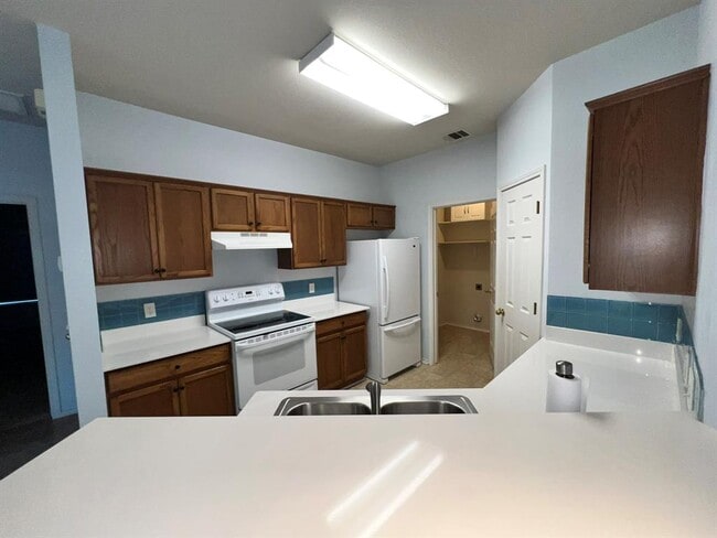 Building Photo - 1310 E 3rd St