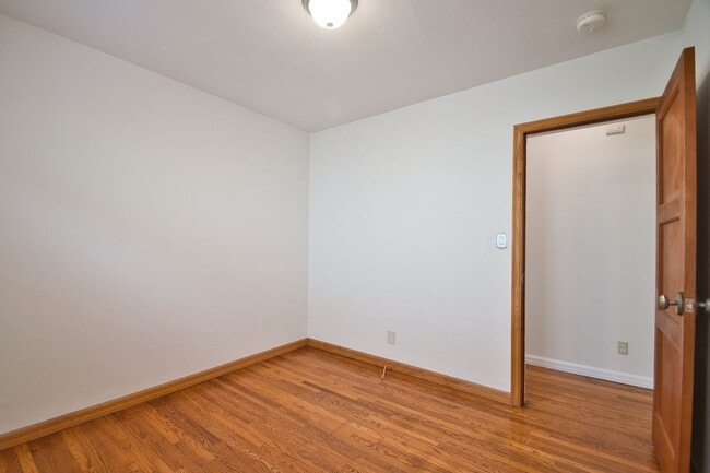 Building Photo - Spacious Four Bedroom Home in Manhattan Be...