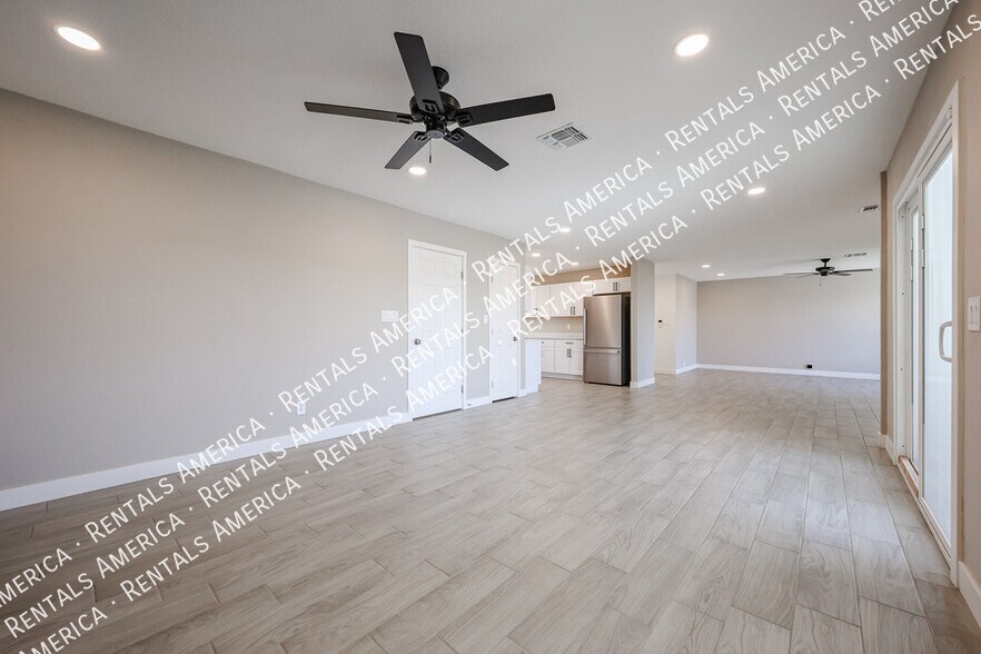 Building Photo - 2902 W Straford Dr
