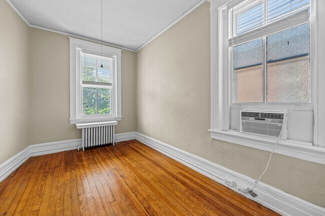 Building Photo - 2713 W Grace St