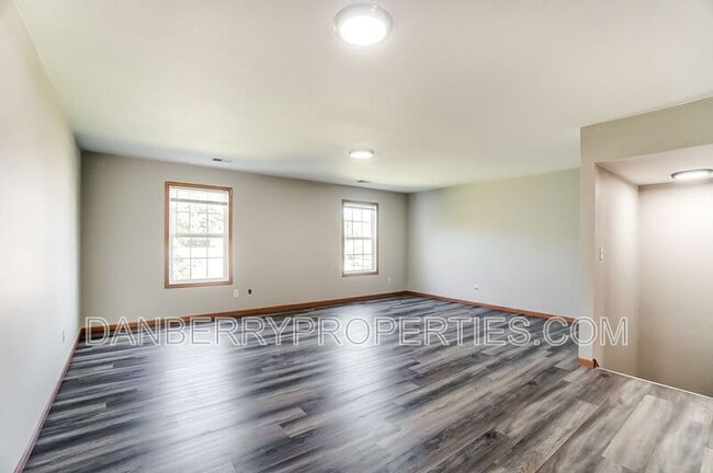 Building Photo - 1113 N Byrne Rd