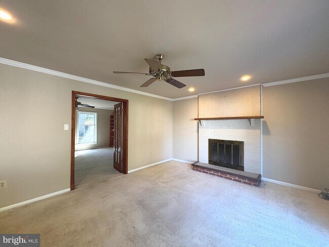 Building Photo - 902 Kirby Dr