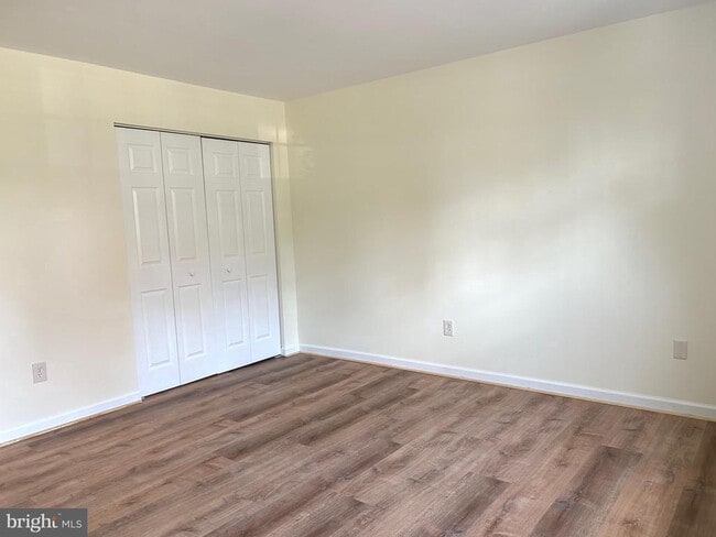 Building Photo - 136 Fairfield Dr