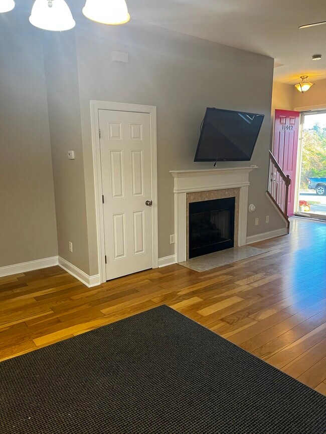 Building Photo - 11442 Charles Towne Way