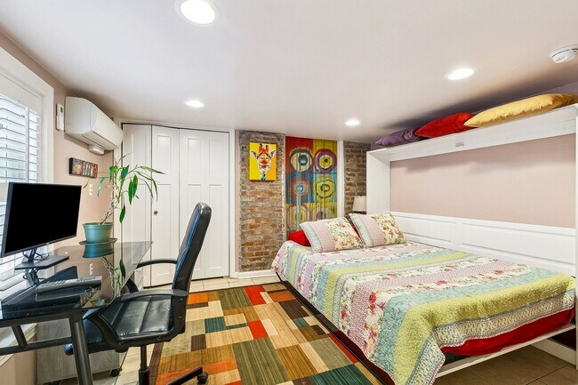Building Photo - 3BD/3BA Unit on Corner Lot in Treme