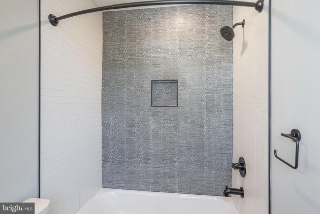 Building Photo - 435 N 35th St