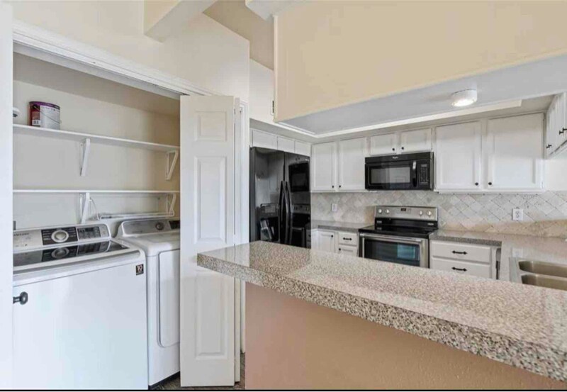 Building Photo - 124 April Point Dr S