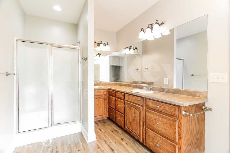 Building Photo - 20815 Sandy Dr