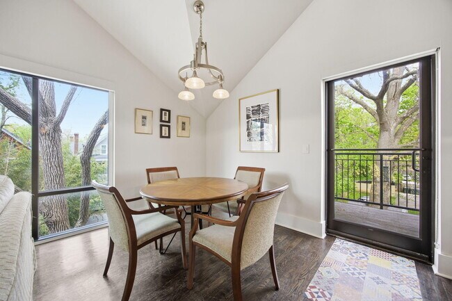 Building Photo - 261 S Limestone