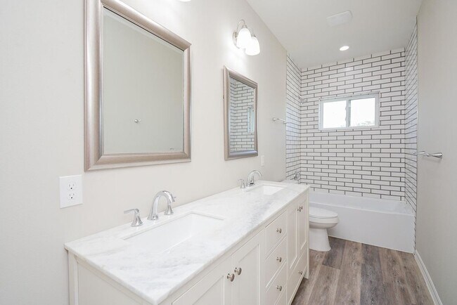 Building Photo - 147 S 66th St