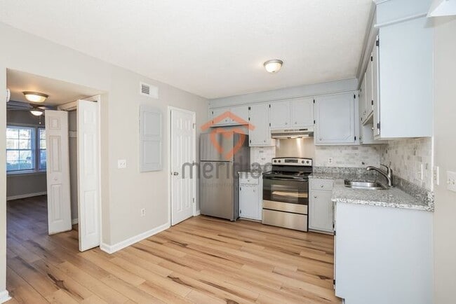 Building Photo - Charming 2-Bedroom Townhome in Prime West Ashley Location