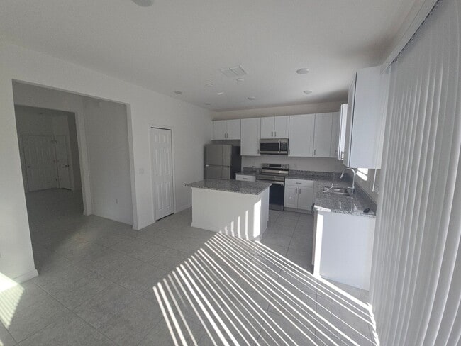 Building Photo - 3-Bedroom, 2.5-Bathroom Townhome ***(MOVE-IN SPECIAL/50% OFF 2ND MONTH)***