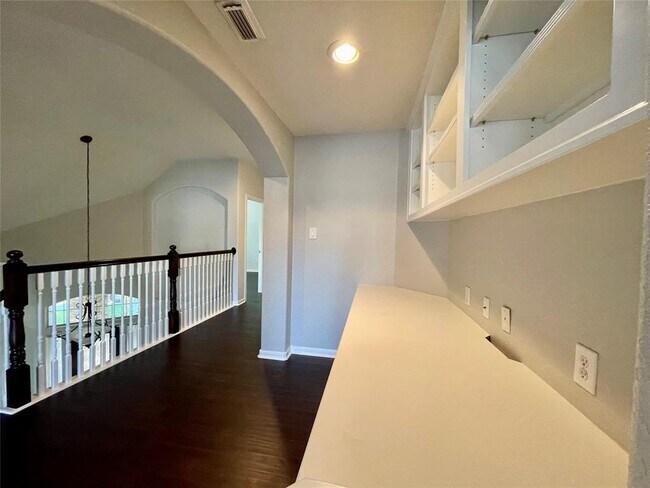 Building Photo - 23606 Rollinford Ln