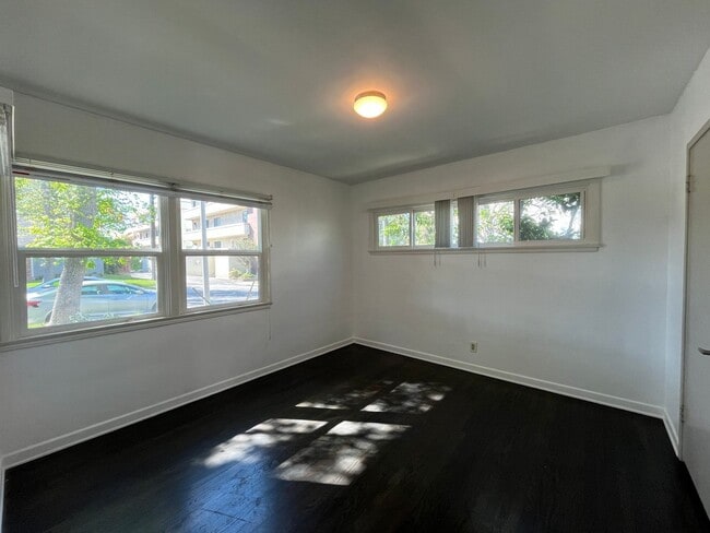 Building Photo - Sherman Oaks 3+2 w/bonus room + upgrades on cul-de-sac lot!