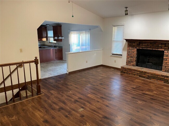 Building Photo - 14 Twin Oaks Dr