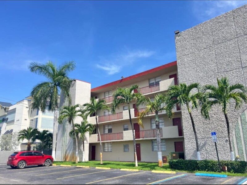 Building Photo - 3181 W Hallandale Beach Blvd
