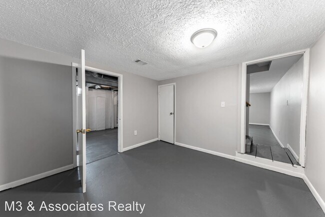 Building Photo - 3 br, 1 bath House - 1272 Zettler Road