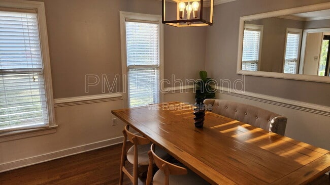 Building Photo - 2018 Cambridge Dr