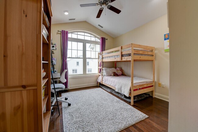 Building Photo - 1625 Paterson Plank Rd