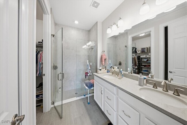 Building Photo - 1074 Enbrook Lp