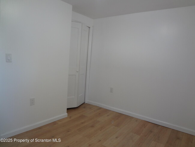 Building Photo - 539 Back St