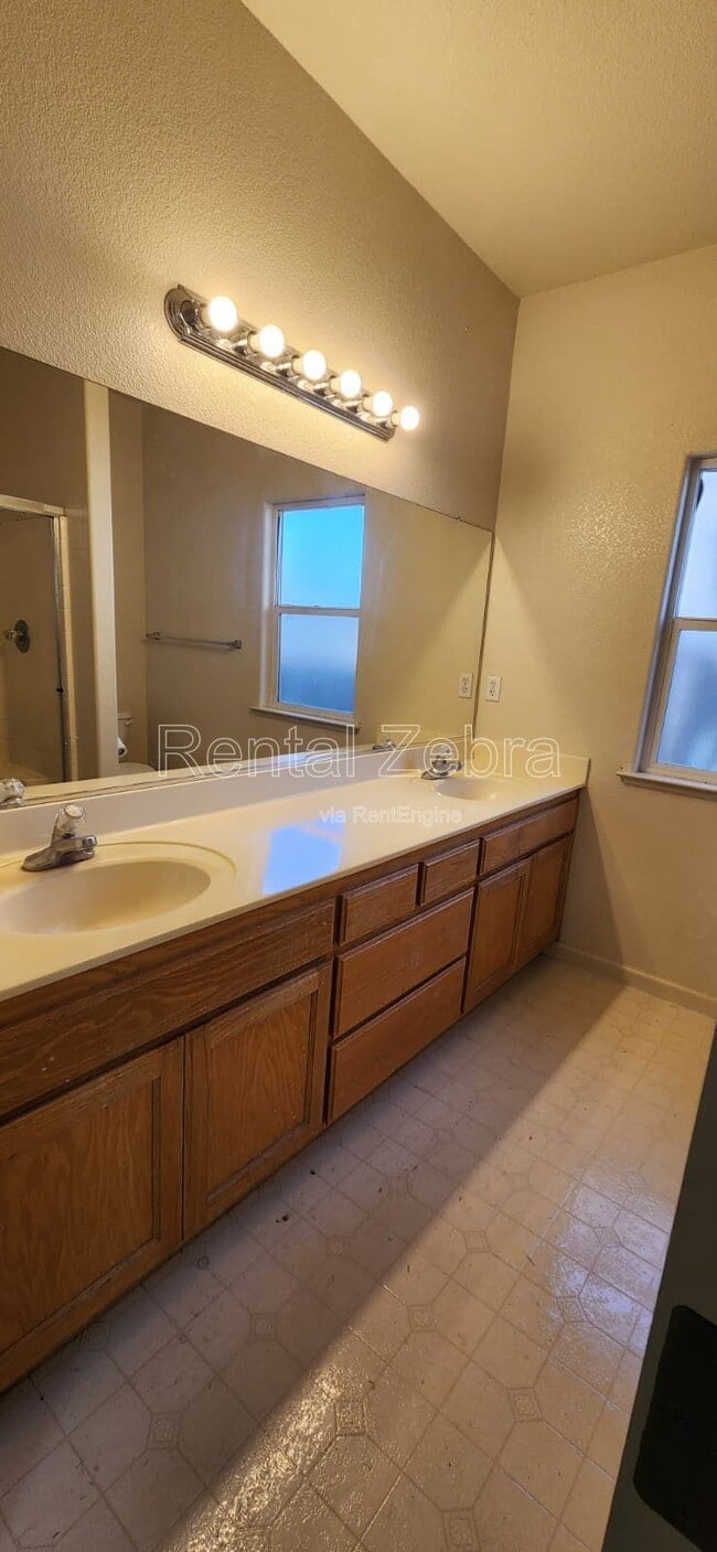 Building Photo - 3201 Bea Ct