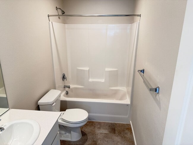 Building Photo - Newer 3 bedroom 2.5 bathroom house!