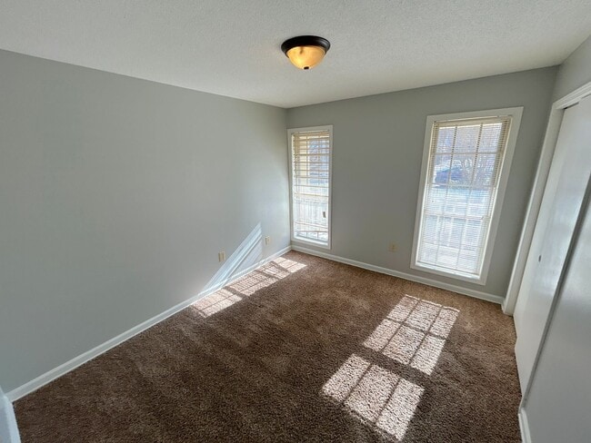 Building Photo - 5940 Pebble Beach Ave